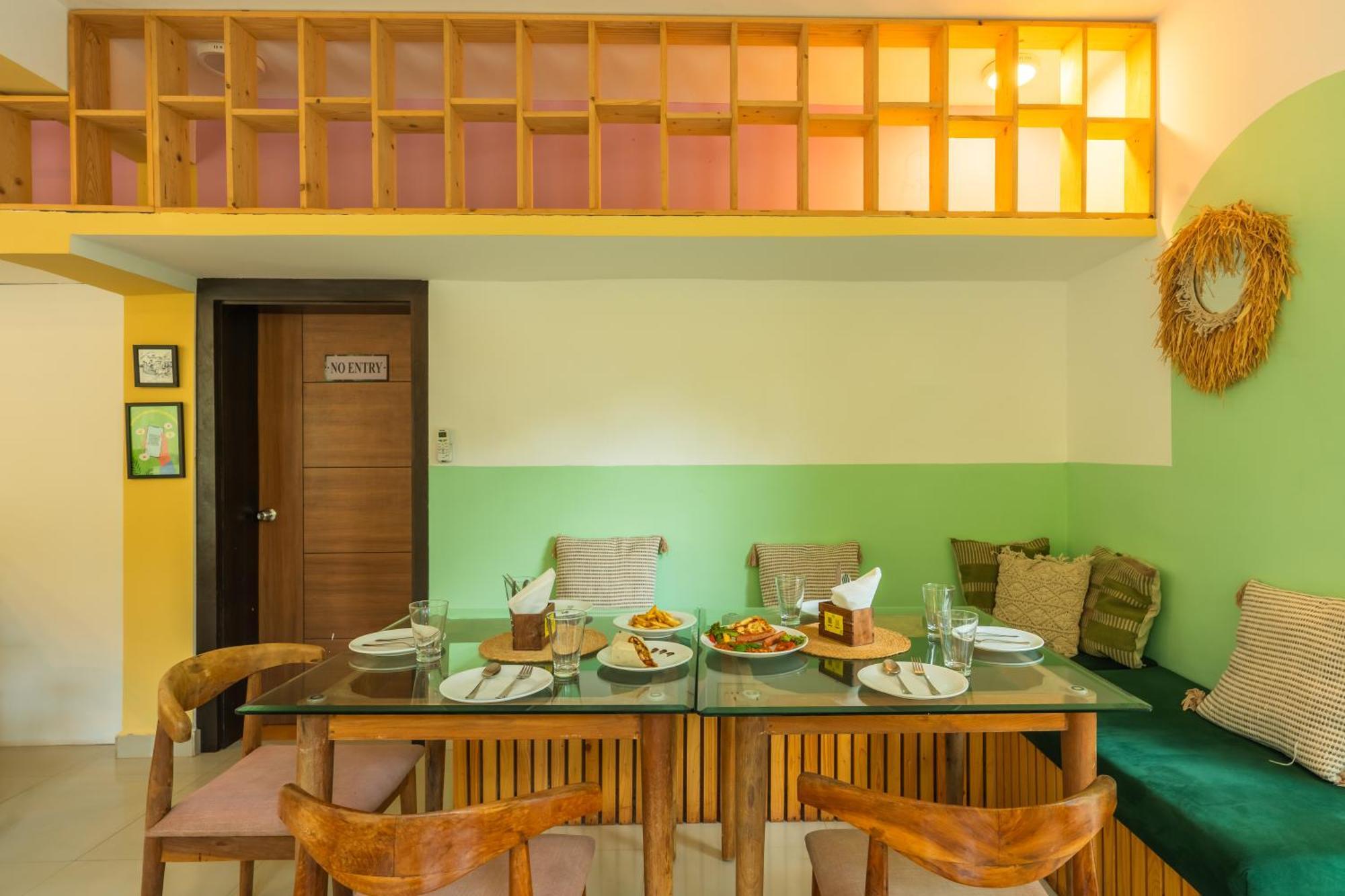 Locomo Boutique, Morjim - Stay Work Eat Exterior foto